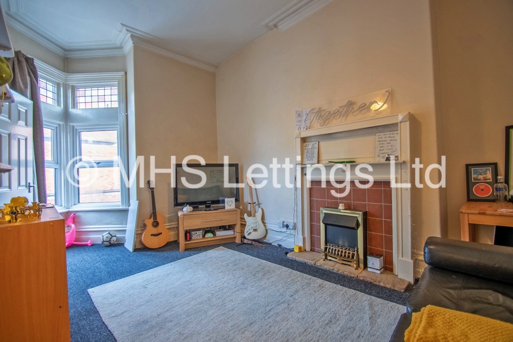 Photo of 2 Bedroom End Terraced House in Flat B, Regent Lodge, Leeds, LS6 2DZ