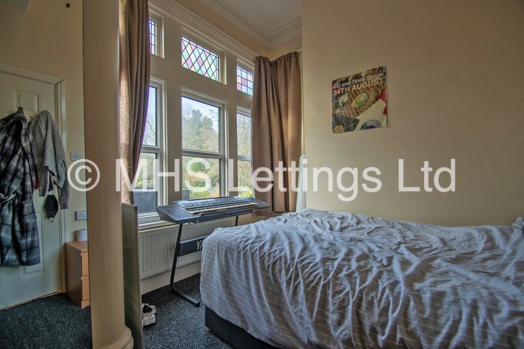 Photo of 2 Bedroom End Terraced House in Flat B, Regent Lodge, Leeds, LS6 2DZ