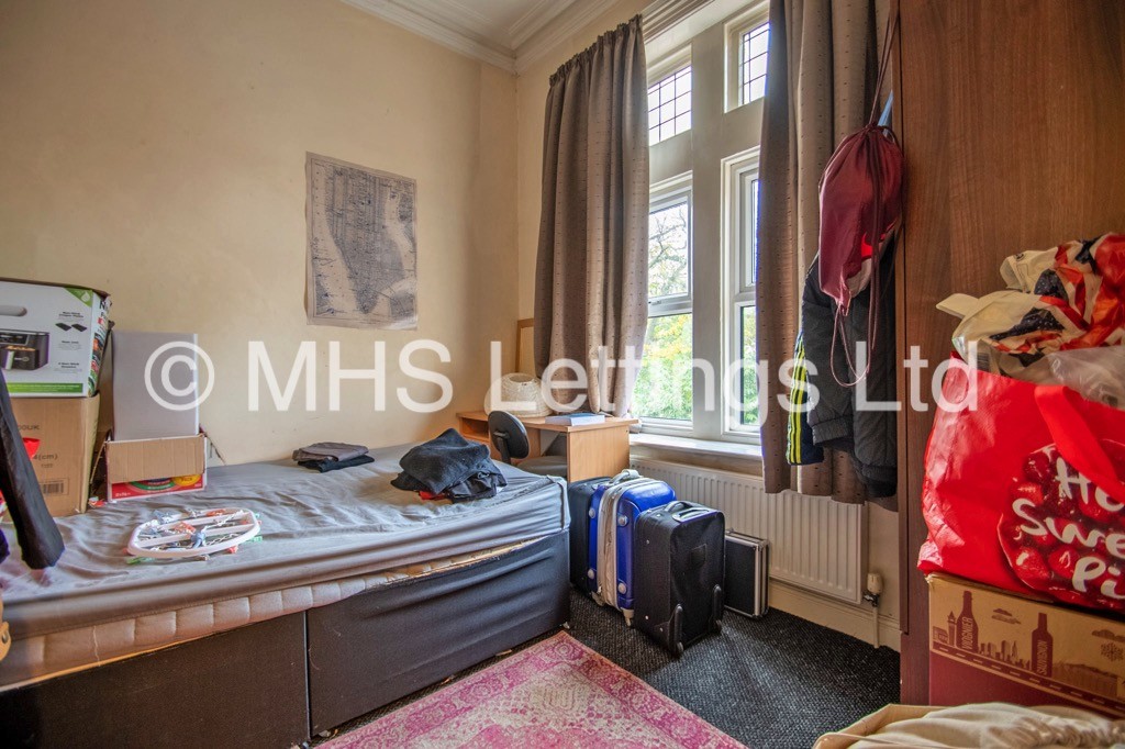 Photo of 2 Bedroom End Terraced House in Flat B, Regent Lodge, Leeds, LS6 2DZ