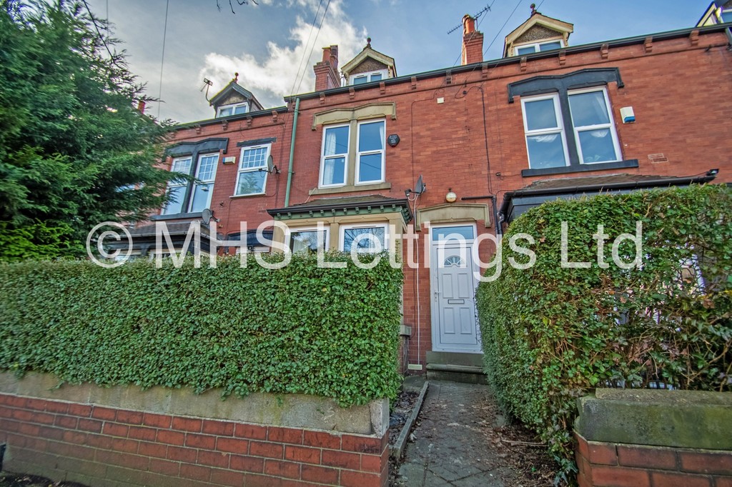 Photo of 5 Bedroom Mid Terraced House in 162 Ash Road, Leeds, LS6 3HD