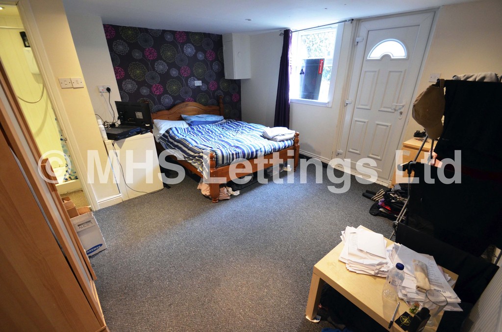 Photo of 5 Bedroom Mid Terraced House in 162 Ash Road, Leeds, LS6 3HD