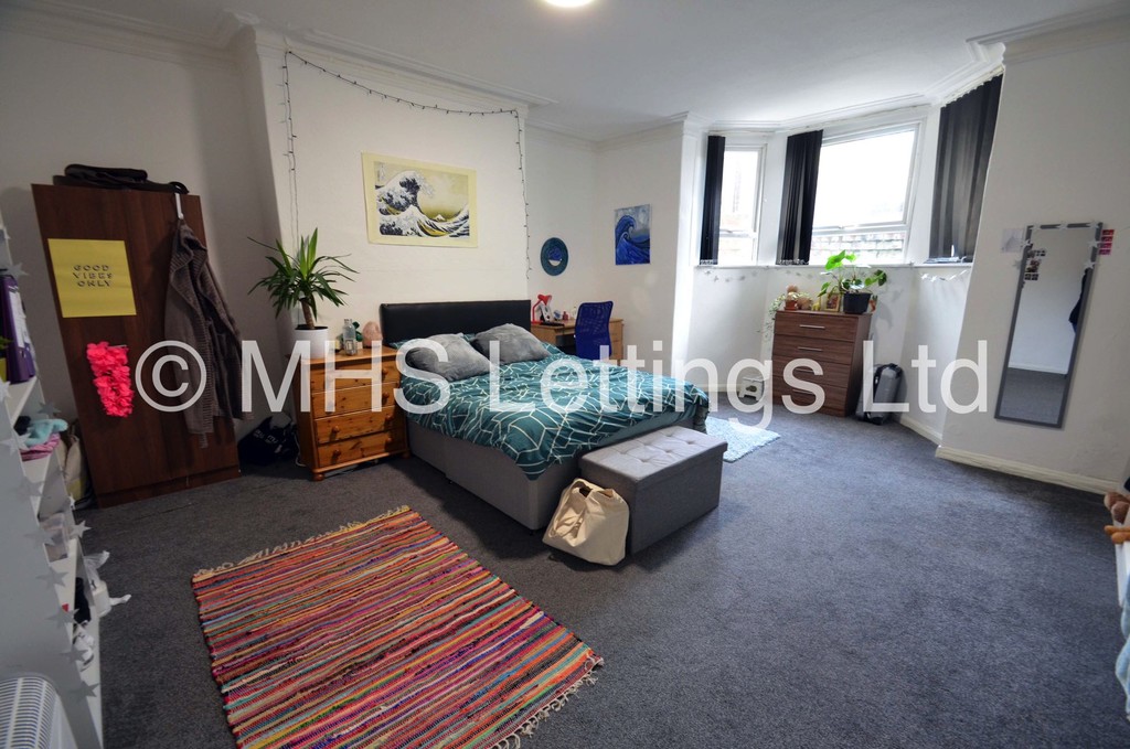 Photo of 9 Bedroom Mid Terraced House in 167 Belle Vue Road, Leeds, LS3 1HG