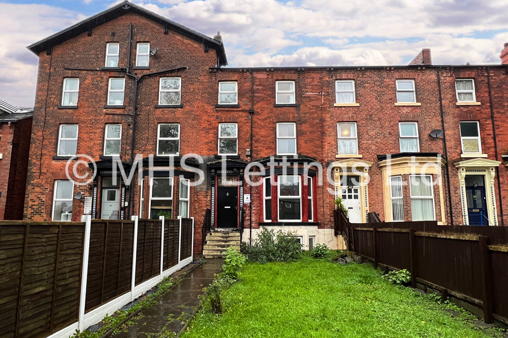 Photo of 9 Bedroom Mid Terraced House in 167 Belle Vue Road, Leeds, LS3 1HG
