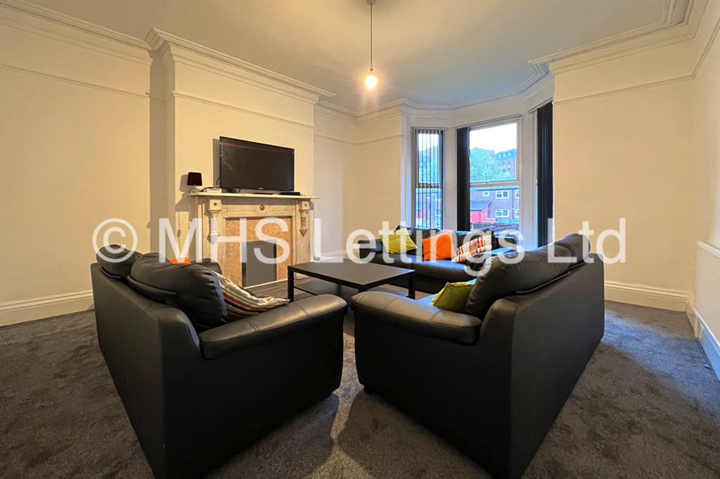 Photo of 9 Bedroom Mid Terraced House in 167 Belle Vue Road, Leeds, LS3 1HG