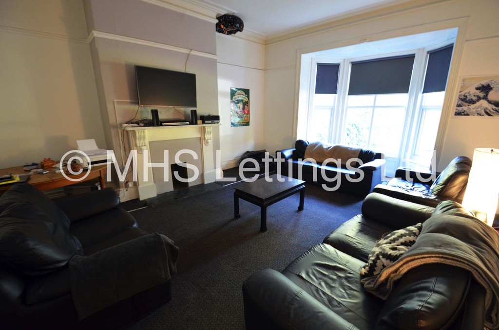 Photo of 10 Bedroom Mid Terraced House in 7 Moorland Road, Leeds, LS6 1AL