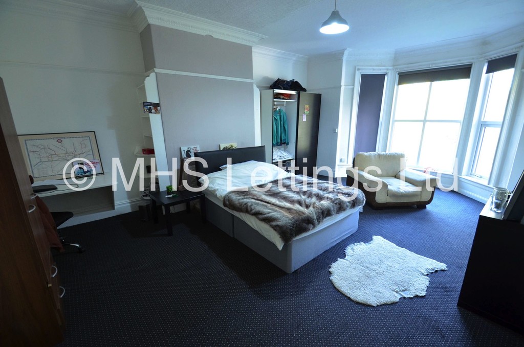 Photo of 10 Bedroom Mid Terraced House in 7 Moorland Road, Leeds, LS6 1AL