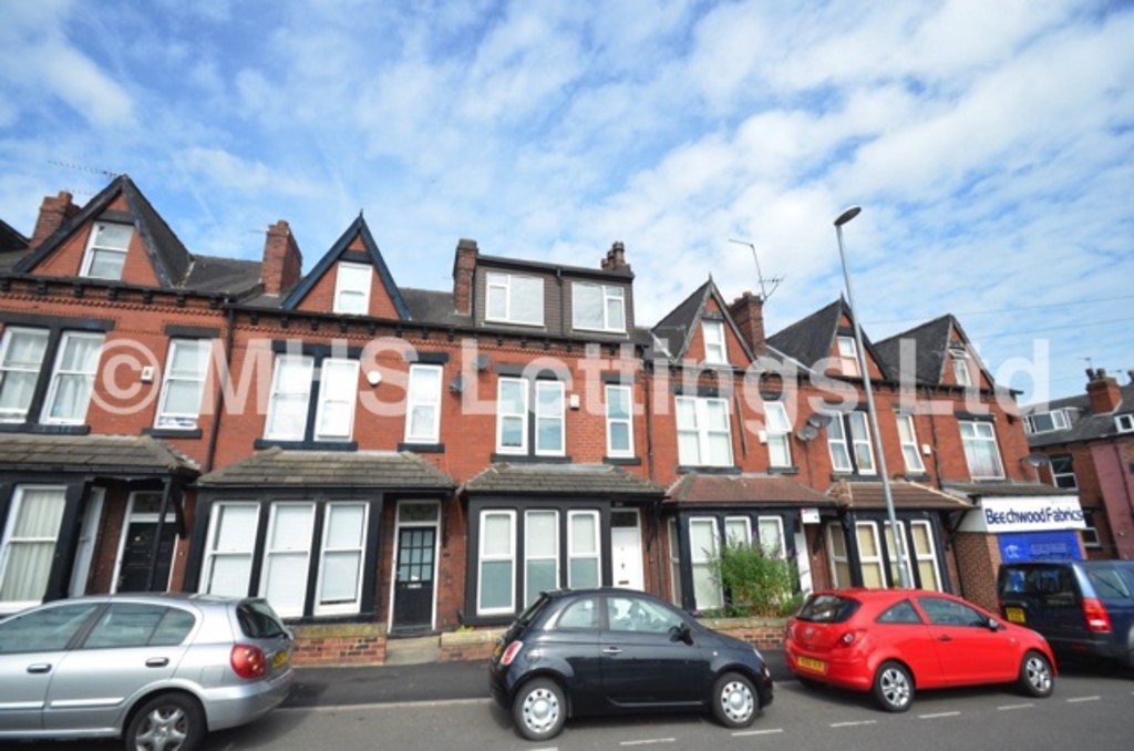 Photo of 5 Bedroom Mid Terraced House in 8 Beechwood Crescent, Leeds, LS4 2LL