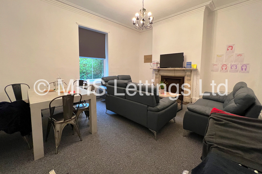 Photo of 8 Bedroom Mid Terraced House in 20 Hyde Park Terrace, Leeds, LS6 1BJ